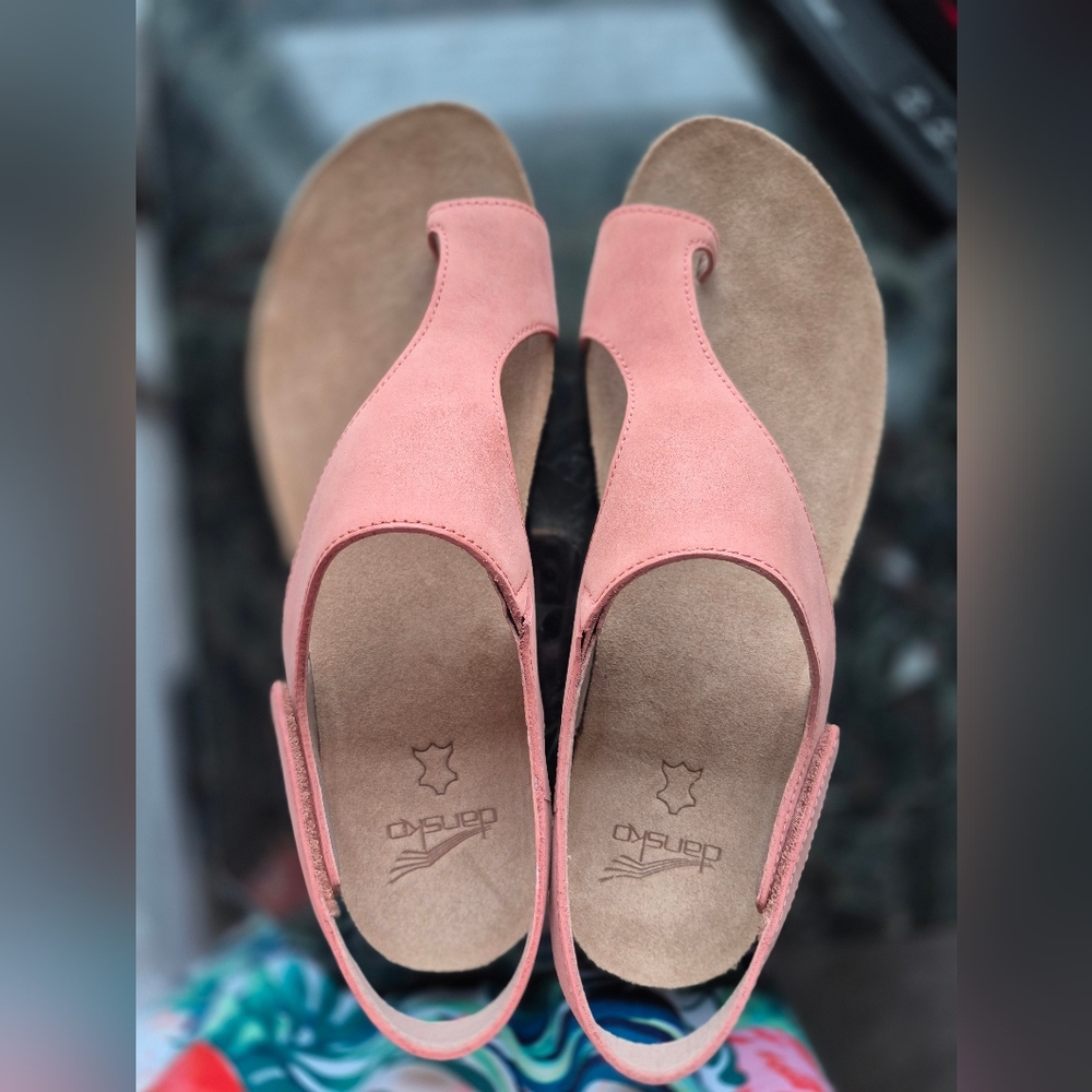 Dansko Women's Coral Suede Sandals Sz 41 Brand New. Never Warn